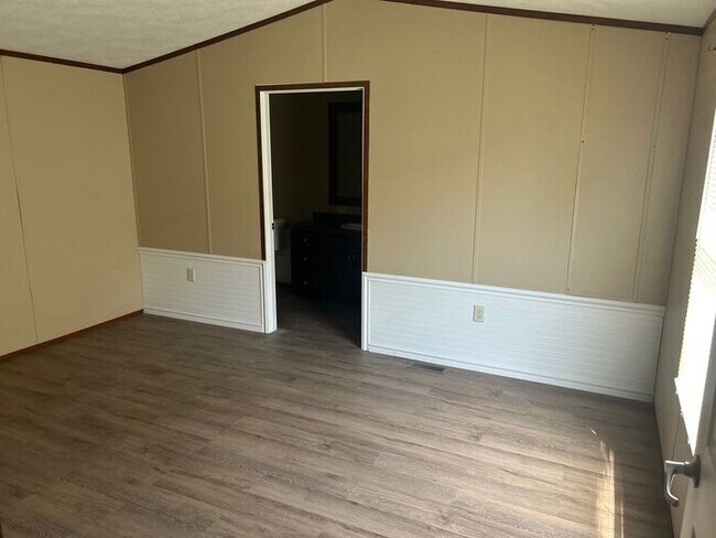Building Photo - Mobile Home For Sale in Newton, KS