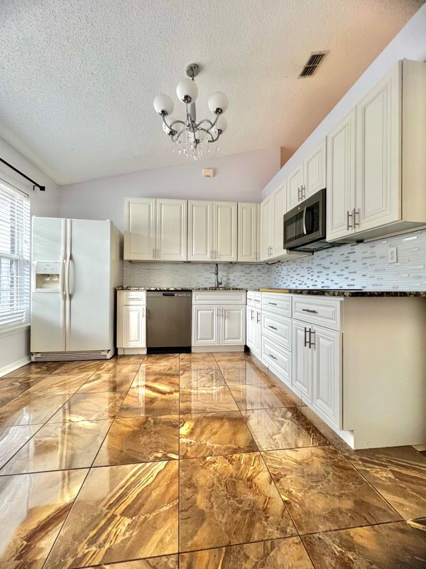 Building Photo - 11395 Aston Hall Dr