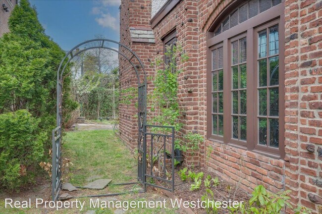 Building Photo - 5 br, 3.5 bath House - 156 Chittenden Avenue