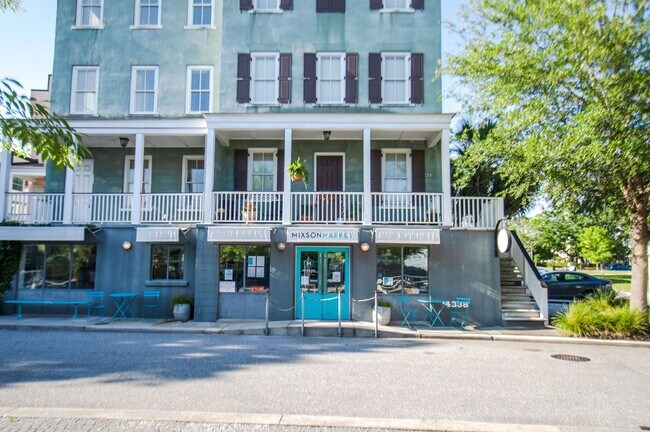 Building Photo - Charming Home in Mixson!