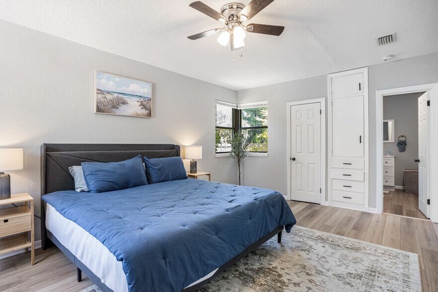 Building Photo - 427 Holly Ave