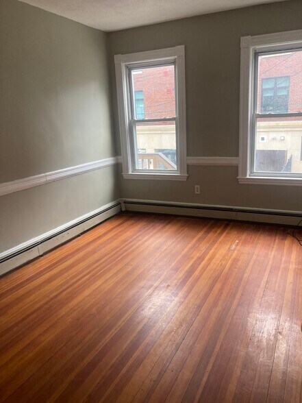 Building Photo - 77 Walnut St