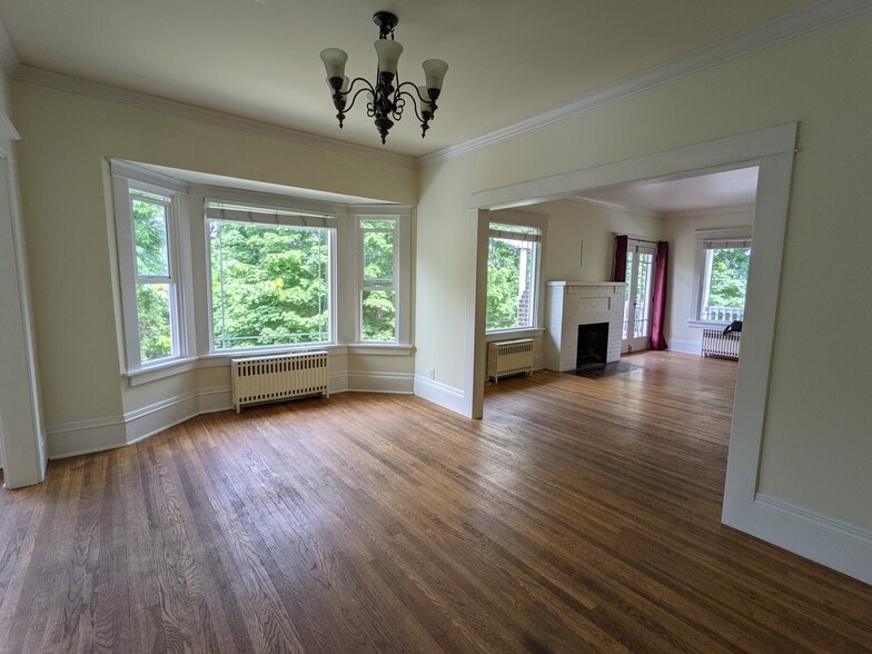 Formal Dining/Living - 406 E Ivy St