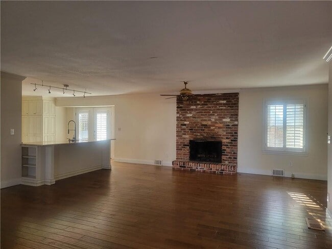 Building Photo - 3740 Clubland Dr