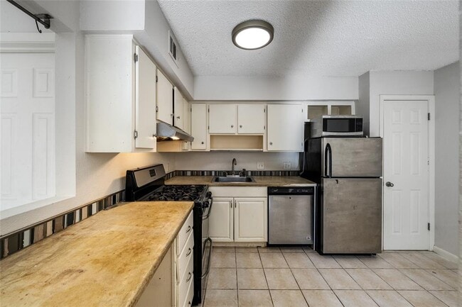 Building Photo - 2304 Barton Village Cir