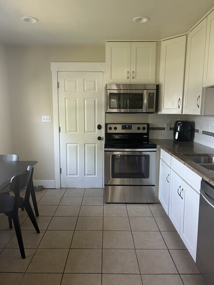 Building Photo - 2549 E 3020 S