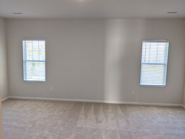 Building Photo - 3 BEDROOM TOWNHOME DOWNTOWN CONCORD-GREENW...