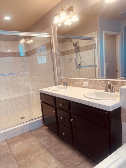 Building Photo - 6251 E Overlook Way