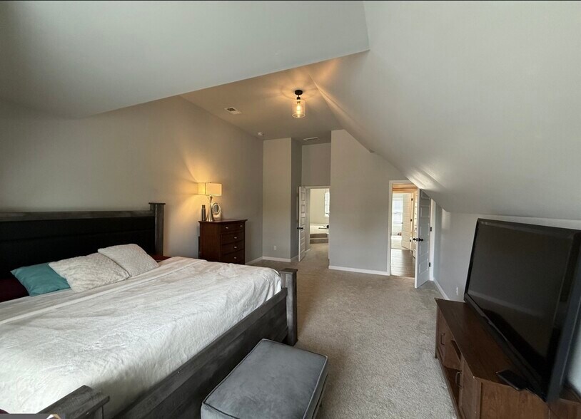 Building Photo - 310 Savannah Dr