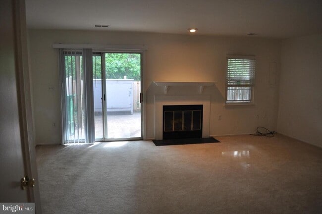Building Photo - 173 Lazy Hollow Dr