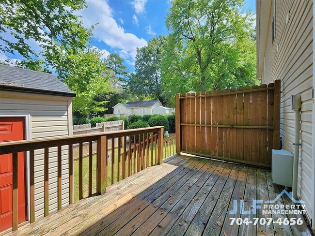 Building Photo - 2 Story All Brick 2/1.5 Townhouse in Concord