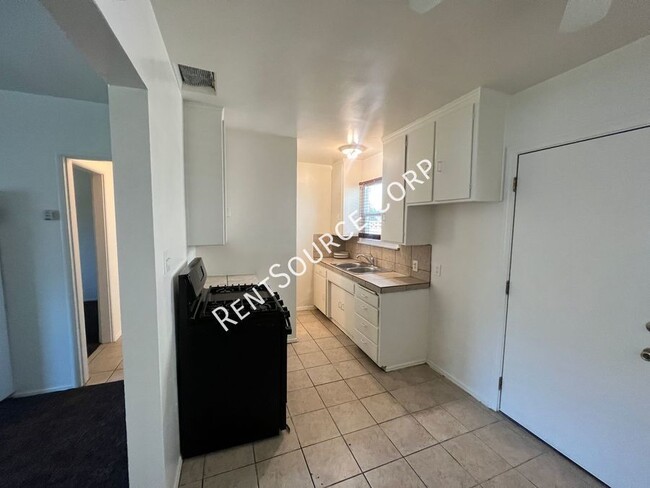 Building Photo - 1 Bedroom Single Story Condo for Rent in P...