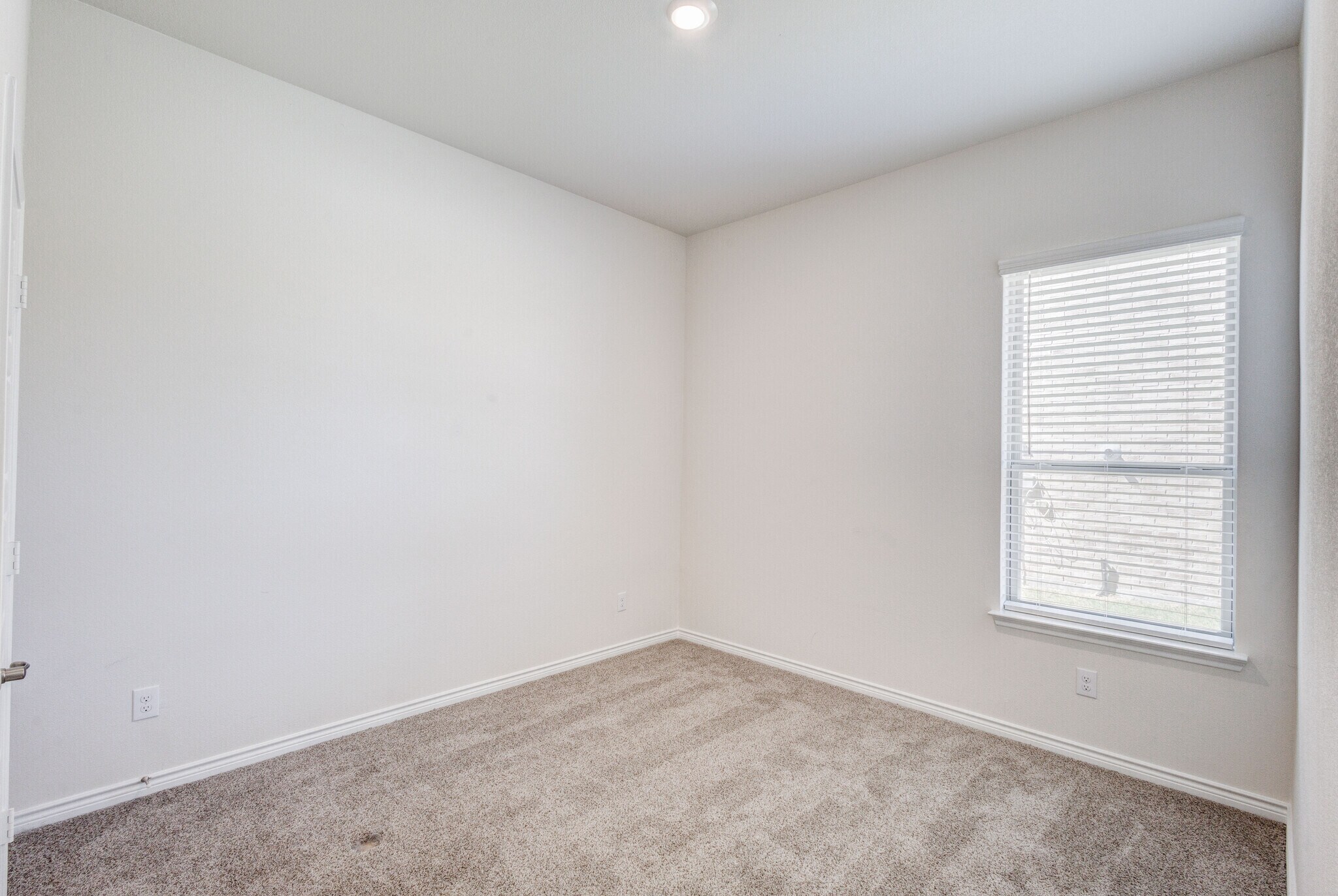 Building Photo - Room in House on Newby Ln