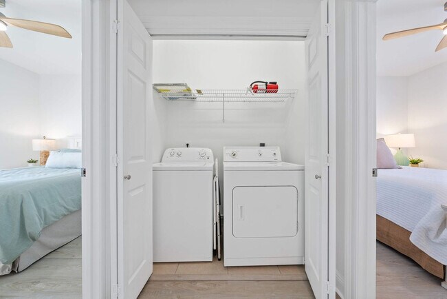 Building Photo - 6084 Sawgrass Cir