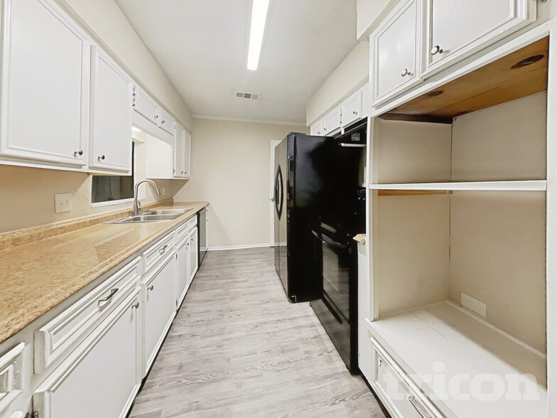 Building Photo - 7118 Foxway Ln