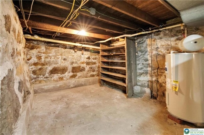 Building Photo - 321 W Babbitt Ave
