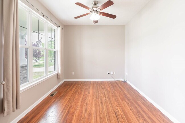 Building Photo - 4 Bedroom , 3 full bath with basement