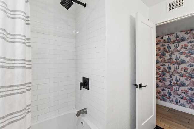 Building Photo - 7616 E 3rd St