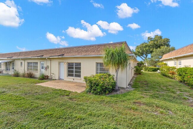 Building Photo - "Spacious 2-Bed, 2-Bath Condo Oasis in Prime Clearwater Location – 55+ COMMUNITY
