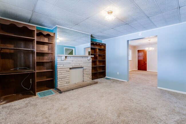 Building Photo - AVAILABLE NOW! 3 bed, 2 bath AMAZING House in Allentown!!!