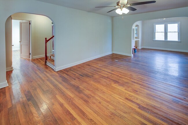 Building Photo - Charming Cecil Cape Cod Showing Saturday 12/13 9am-9:15am