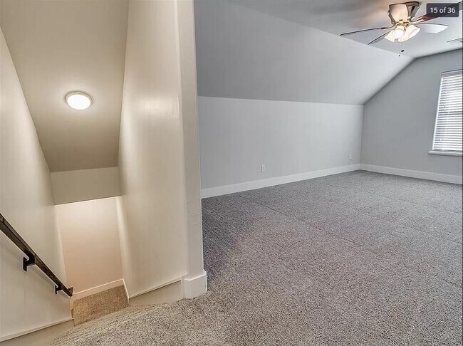 Building Photo - 2605 NE 14th St