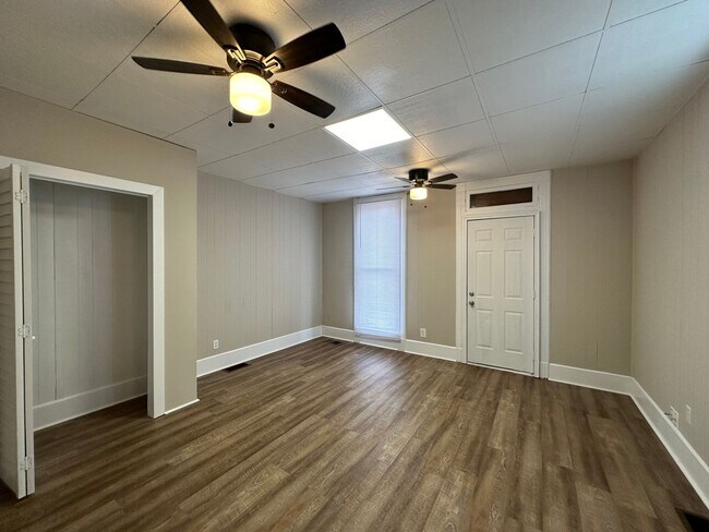 Building Photo - Recently Renovated 3BR/1BA Home in New Albany!