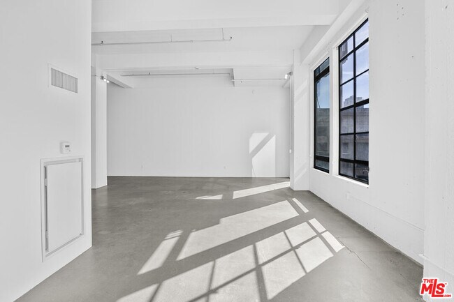 Building Photo - 849 S Broadway