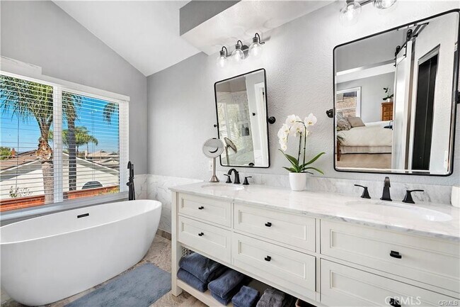 Building Photo - 28371 La Falda