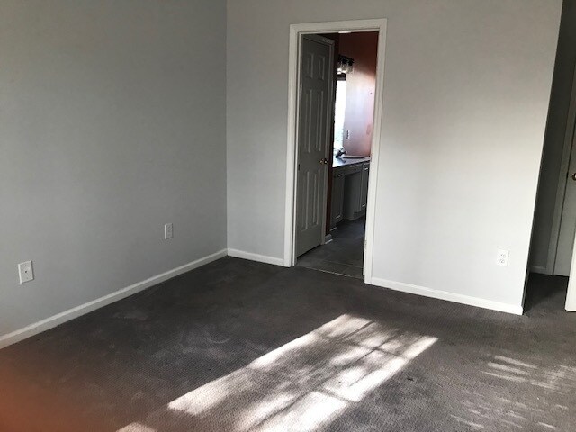 Building Photo - 503 Walkingstick Way