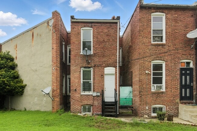 Building Photo - 1211 E Oliver St