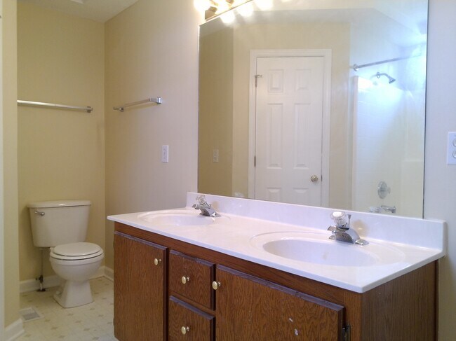 Building Photo - 427 Parrish Hill