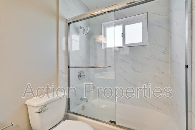 Building Photo - 685 Foxtail Dr