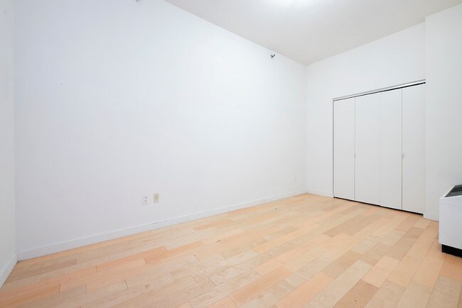 Building Photo - 2 Bedroom @ 90W !