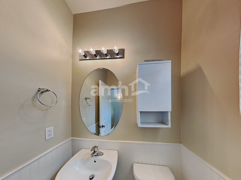 Building Photo - 12951 N Fox Hollow Dr