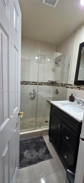 Building Photo - 2648 Bahama Dr