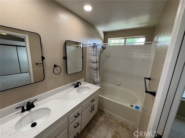 Building Photo - 39495 7 Oaks Dr