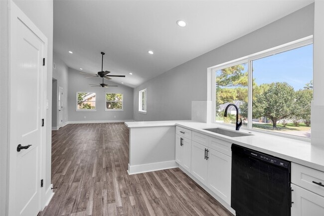 Building Photo - 101 April Point Pl