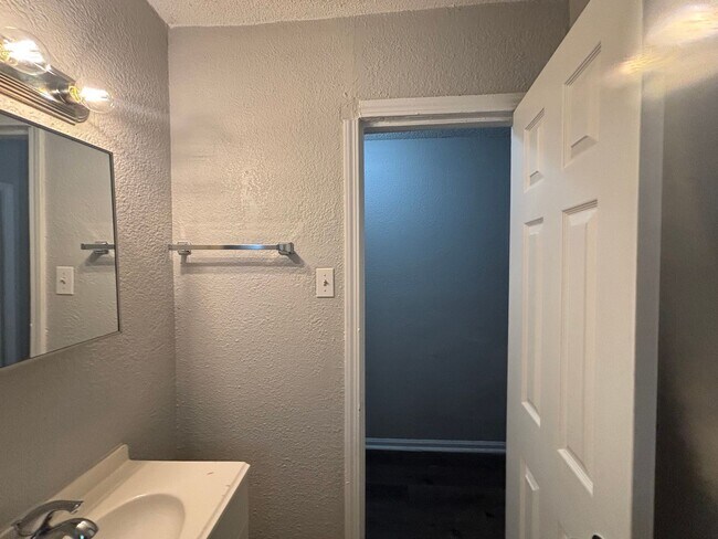 Building Photo - 3034-3036 Sinclair St