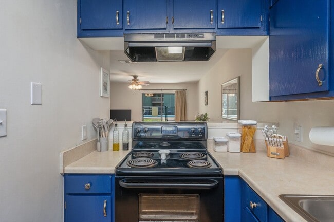 Building Photo - Stunning 2 Bedroom Townhouse in Fort Walto...