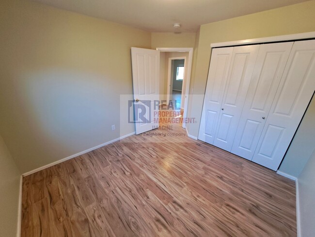 Building Photo - Check out this adorable 3 bedroom, 2.5 bath