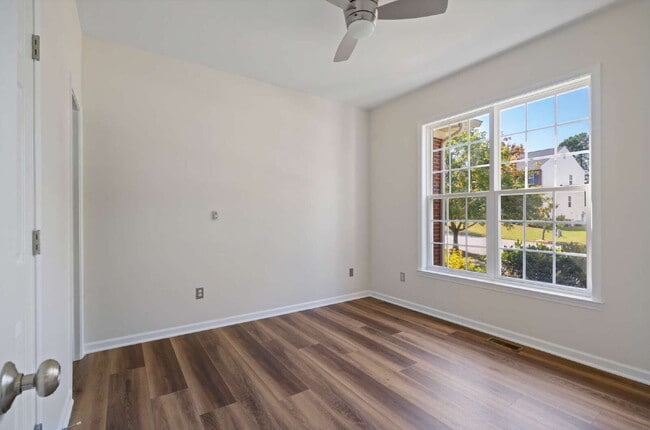 Building Photo - Spacious 5-Bedroom Living with Scenic View