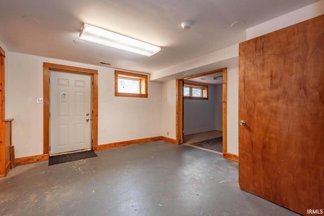 Building Photo - 204 S Clark St