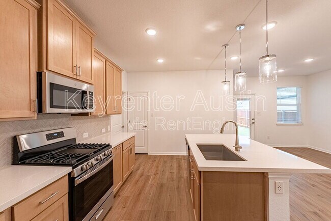 Building Photo - 210 Flowers Ave