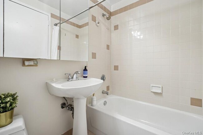 Building Photo - 4-74-74 48th Ave