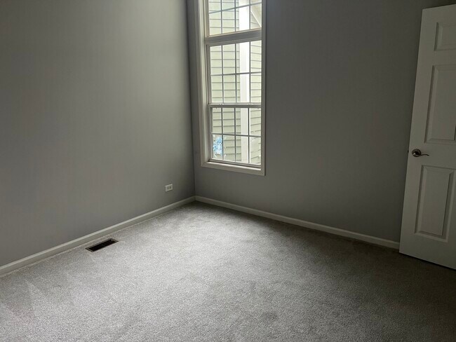 Building Photo - 228 W Fairview Way