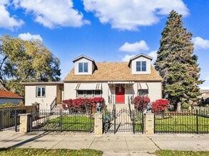 Building Photo - 3303 Division St