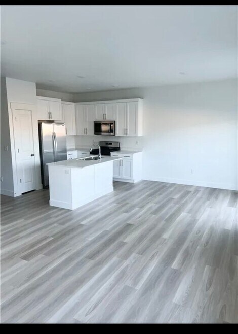Building Photo - 1303 E 920 N