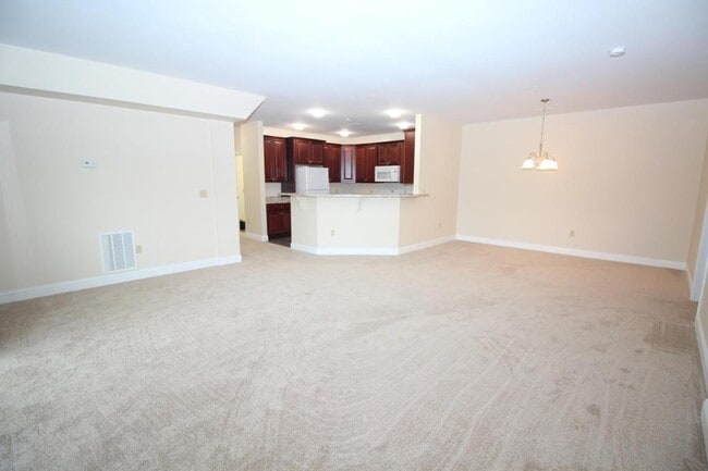 Building Photo - 1665 Kenton Rd