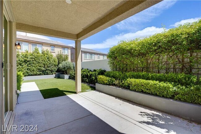 Building Photo - Absolutely Amazing Home in the Southwest! Check it out today!